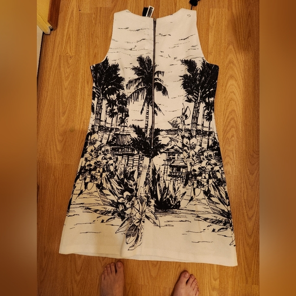 Julian Taylor size 12 sleeveless black and white print dress with v neck - Picture 6 of 6